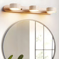 Luminária de parede em travertino refinado, com iluminação suave e design contemporâneo para ambientes sofisticados.