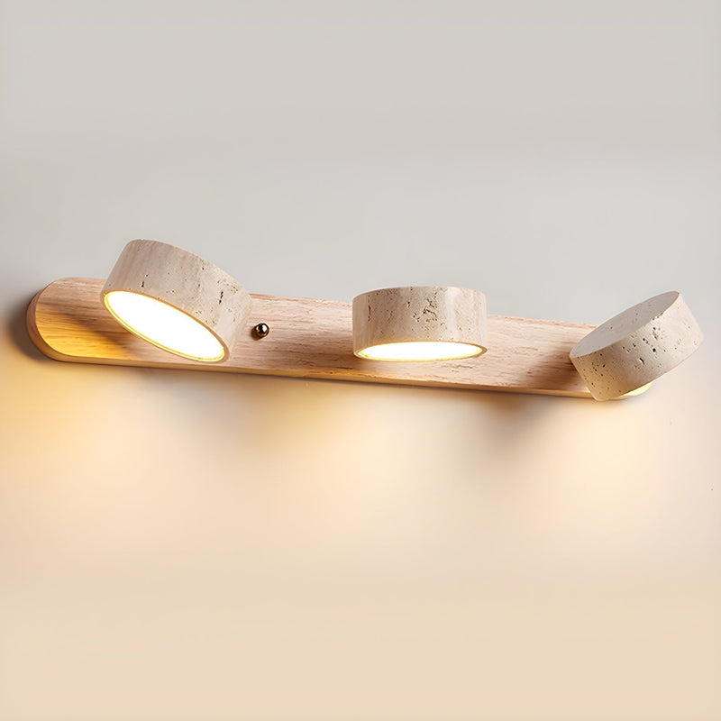 Luminária de parede em travertino refinado, com iluminação suave e design contemporâneo para ambientes sofisticados.