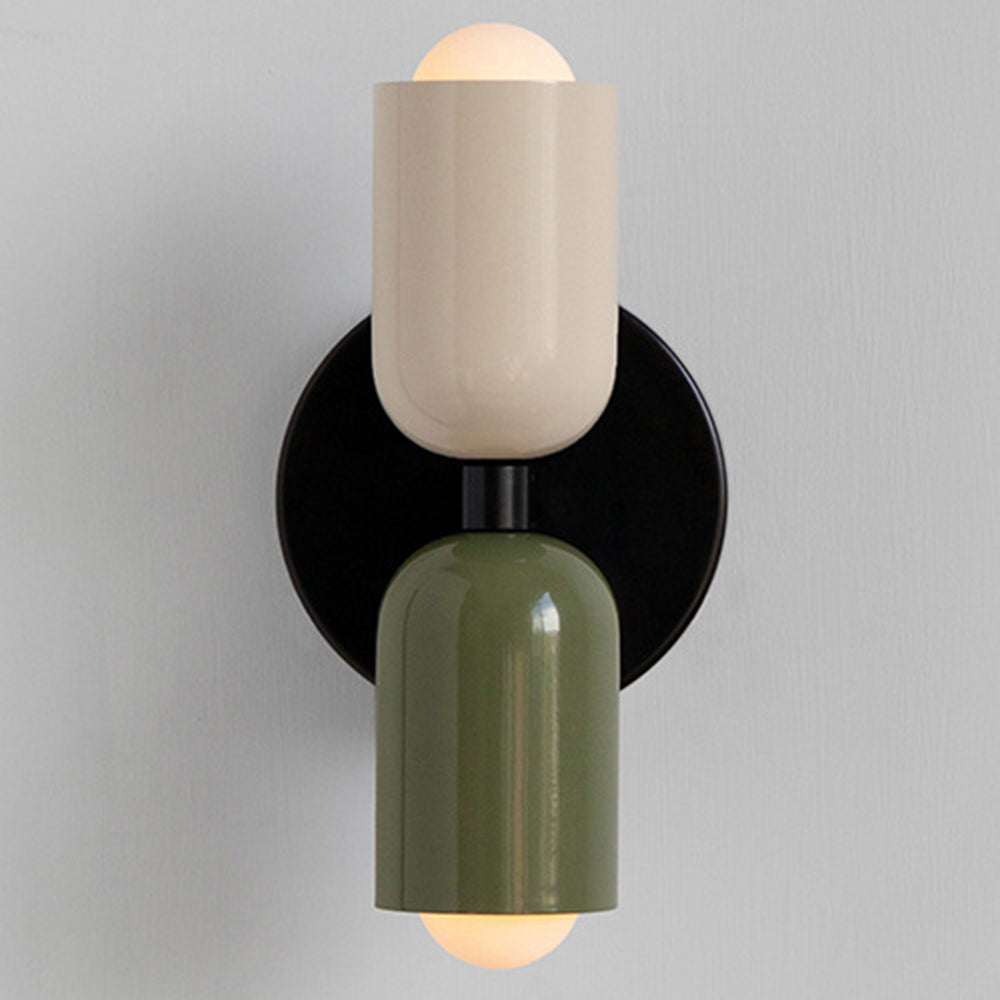Luminária de parede em vidro duplo, com iluminação suave e design contemporâneo que transforma ambientes.