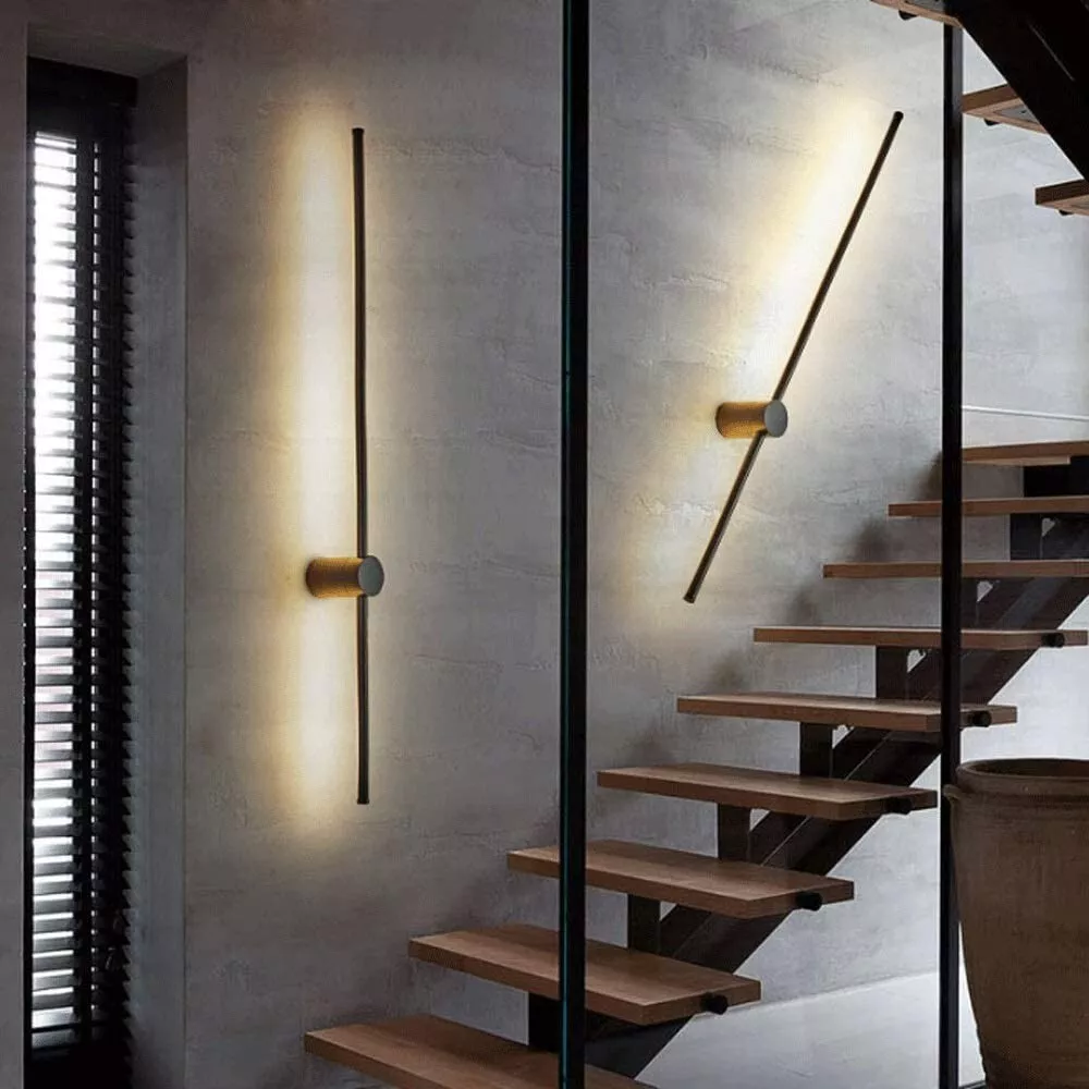 Luminária de parede em vidro temperado com design minimalista e iluminação suave para criar ambientes externos sofisticados.
