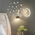 Luminária de parede encantadora em formato de nuvem, com iluminação suave e acolhedora, perfeita para o quarto dos pequenos.