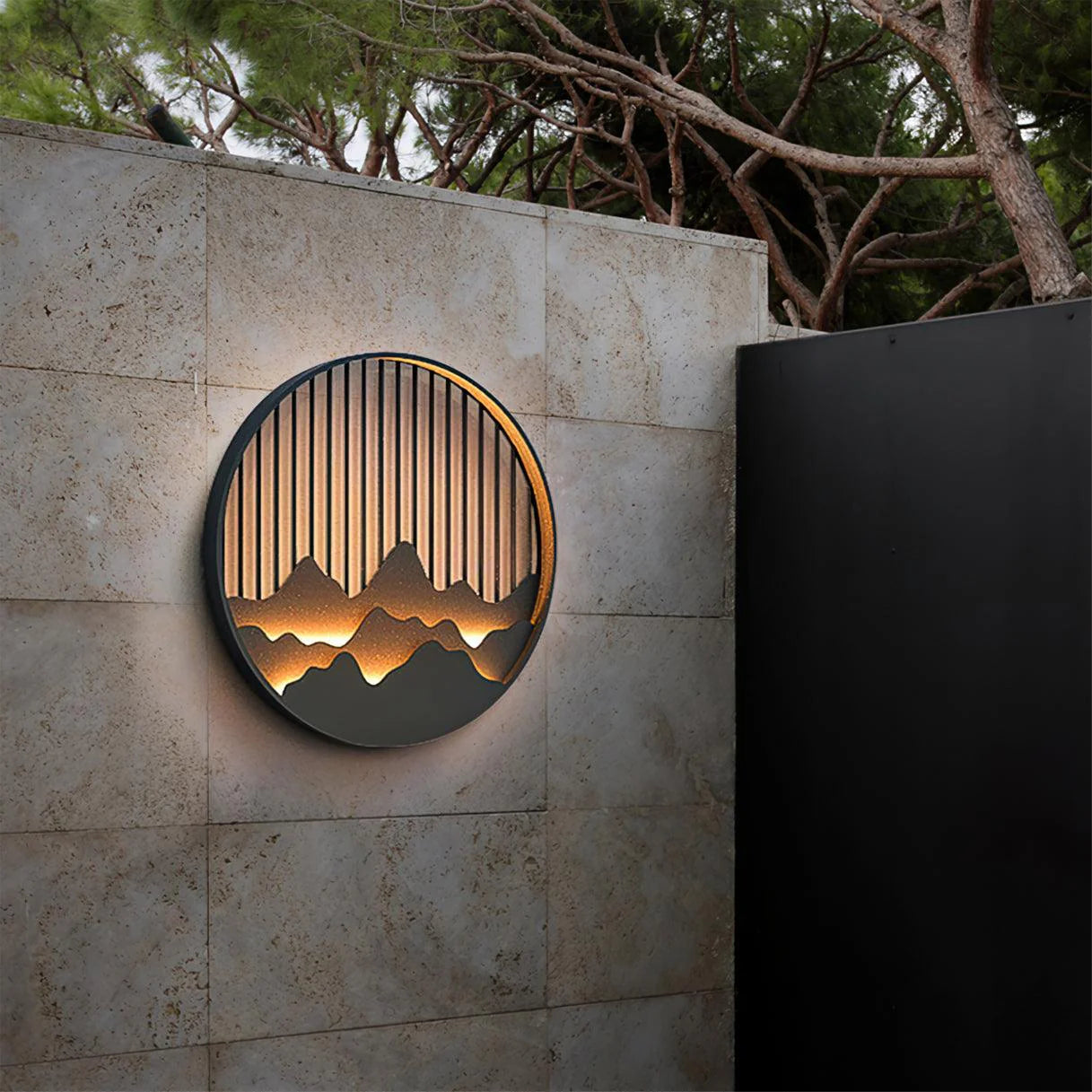 Luminária de parede escultural em aço com iluminação LED suave para exteriors contemporâneos. 40 x 3.5 cm