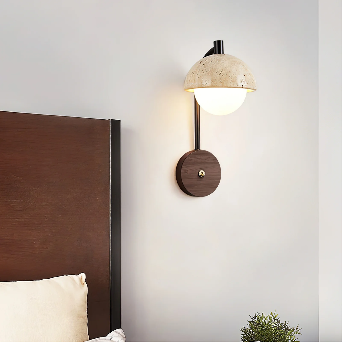 Luminária de parede escultural em pedra com iluminação suave e design vintage arrojado.