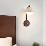 Luminária de parede escultural em pedra com iluminação suave e design vintage arrojado.