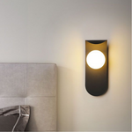 Luminária de parede escultural escandinava com iluminação suave e design minimalista refinado. Preto