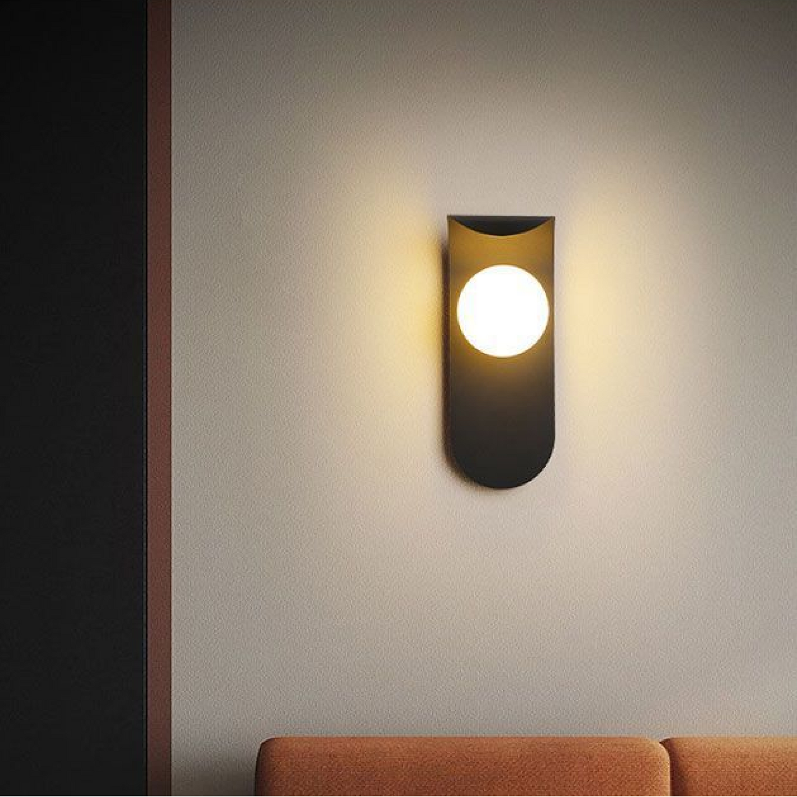Luminária de parede escultural escandinava com iluminação suave e design minimalista refinado.