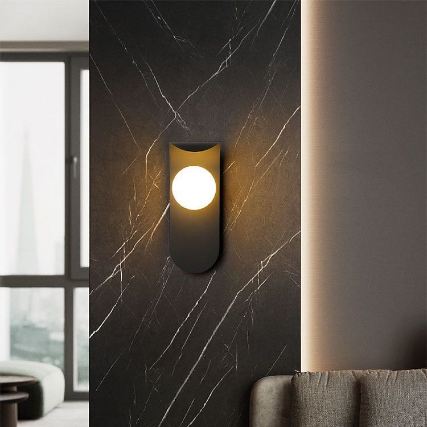 Luminária de parede escultural escandinava com iluminação suave e design minimalista refinado.