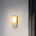 Luminária de parede escultural escandinava com iluminação suave e design minimalista refinado.