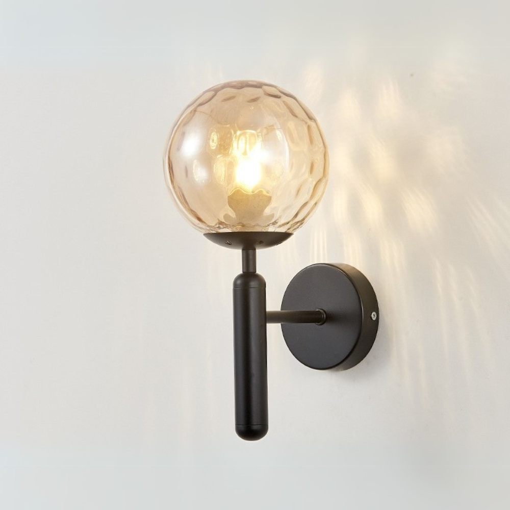 Luminária de parede esférica em estilo nórdico minimalista, perfeita para iluminar com elegância ambientes modernos. Preto