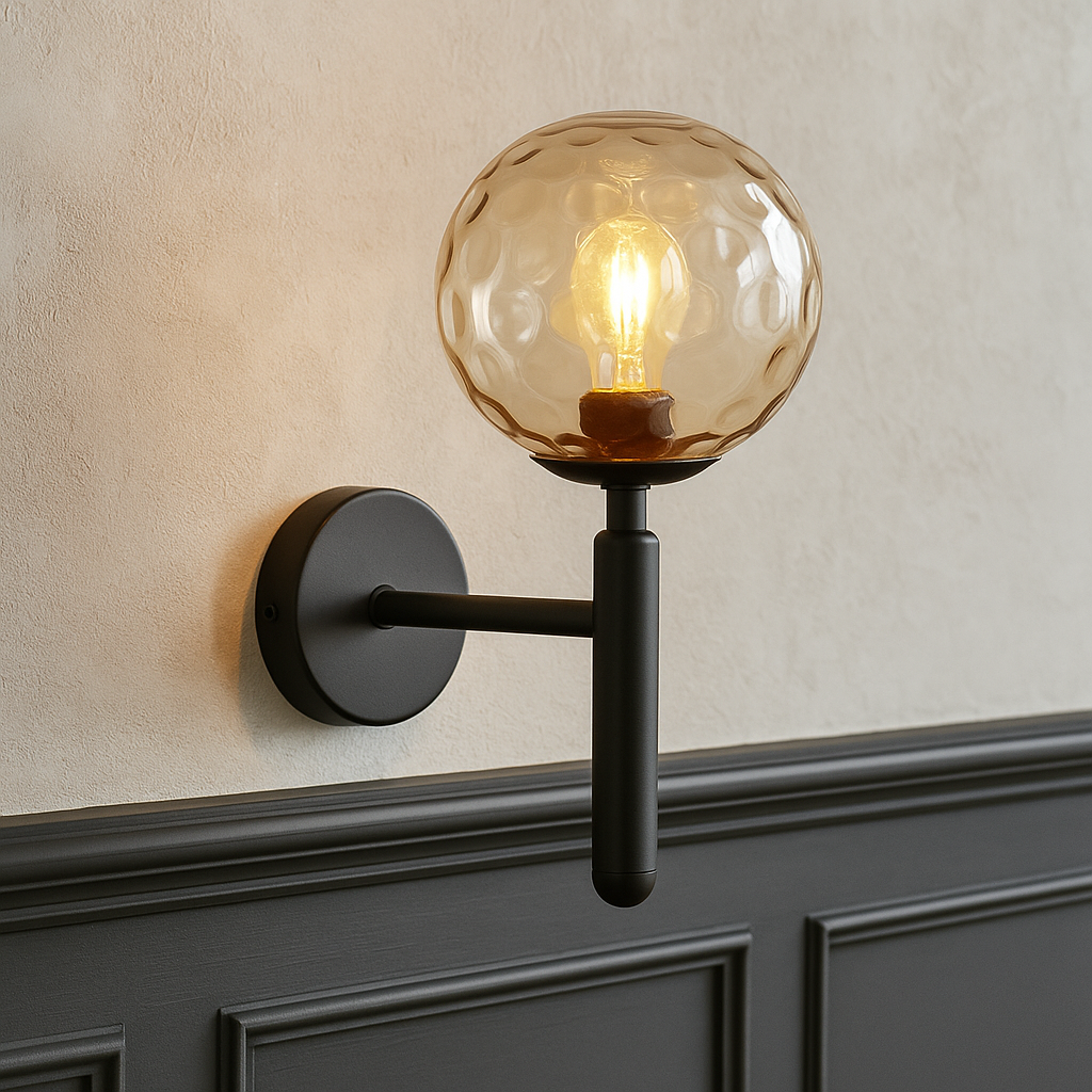 Luminária de parede esférica em estilo nórdico minimalista, perfeita para iluminar com elegância ambientes modernos.