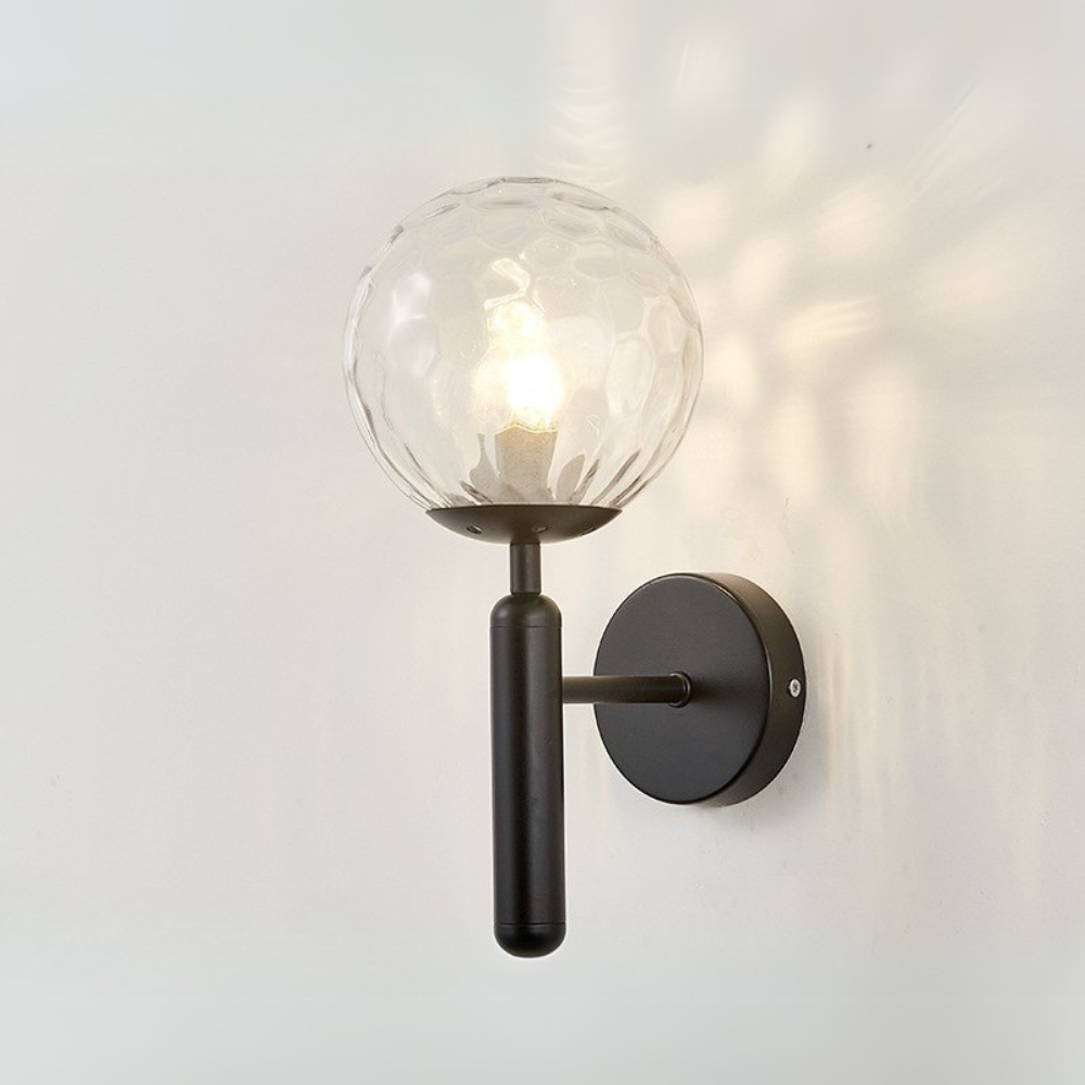 Luminária de parede esférica em estilo nórdico minimalista, perfeita para iluminar com elegância ambientes modernos.