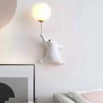 Luminária de parede infantil em formato lúdico com luz suave e design encantador de desenhos animados. Urso branco à direita
