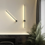 Luminária de parede linear com iluminação suave e design moderno e sofisticado, ideal para adicionar um toque de elegância atemporal à sua decoração. Preto 80cm