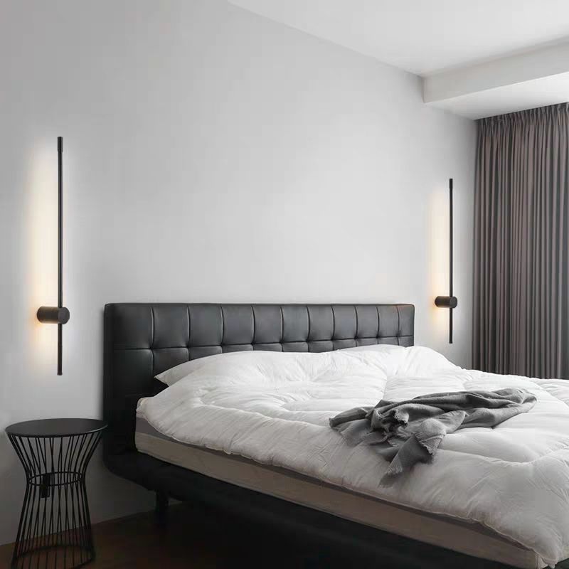 Luminária de parede linear com iluminação suave e design moderno e sofisticado, ideal para adicionar um toque de elegância atemporal à sua decoração. Preto 100cm