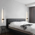 Luminária de parede linear com iluminação suave e design moderno e sofisticado, ideal para adicionar um toque de elegância atemporal à sua decoração. Preto 100cm