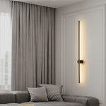 Luminária de parede linear com iluminação suave e design moderno e sofisticado, ideal para adicionar um toque de elegância atemporal à sua decoração.