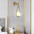 Luminária de parede minimalista em estilo escandinavo com iluminação suave e difusa para ambientes sofisticados.