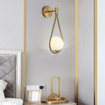 Luminária de parede minimalista em estilo escandinavo com iluminação suave e difusa para ambientes sofisticados.
