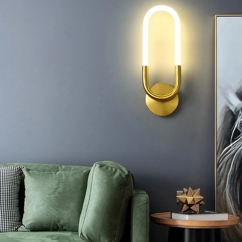 Luminária de parede minimalista em estilo escandinavo com iluminação suave e difusa para ambientes sofisticados.