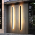Luminária de parede moderna para exterior | Iluminação sofisticada e resistente às intempéries, com design contemporâneo e acabamento refinado.