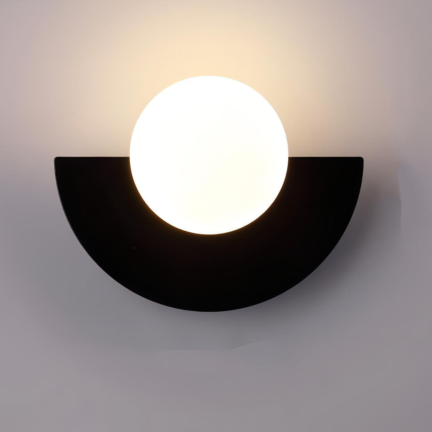 Luminária de parede nórdica minimalista com iluminação suave e design semicircular sofisticado. Preto 25cm x 15cm