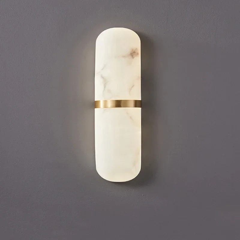 Luminária de parede sofisticada com design escandinavo em mármore e luz suave.