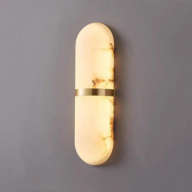 Luminária de parede sofisticada com design escandinavo em mármore e luz suave.