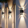 Luminária de parede sofisticada com iluminação direcionada em duas direções, ideal para um design minimalista e contemporâneo.
