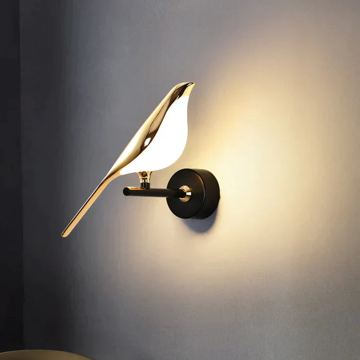 Luminária de parede sofisticada em forma de pássaros, com iluminação suave e design contemporâneo que transforma ambientes.