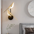 Luminária de parede sofisticada em forma de pássaros, com iluminação suave e design contemporâneo que transforma ambientes.