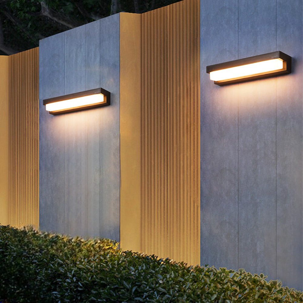 Luminária de parede solar TerraLux | Iluminação sofisticada com design contemporâneo em acabamento metálico.