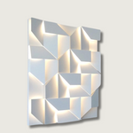 Luminária de parede tridimensional com iluminação suave e design contemporâneo para criar ambientes deslumbrantes. Comprimento 15 x Altura 45cm x Largura 9cm