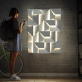 Luminária de parede tridimensional com iluminação suave e design contemporâneo para criar ambientes deslumbrantes. Comprimento 75 x Altura 110cm x Largura 9cm