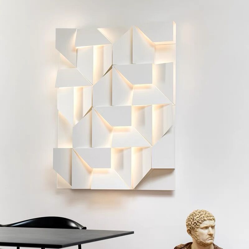 Luminária de parede tridimensional com iluminação suave e design contemporâneo para criar ambientes deslumbrantes. Comprimento 76 x Altura 88cm x Largura 9cm