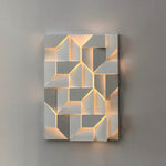 Luminária de parede tridimensional com iluminação suave e design contemporâneo para criar ambientes deslumbrantes.
