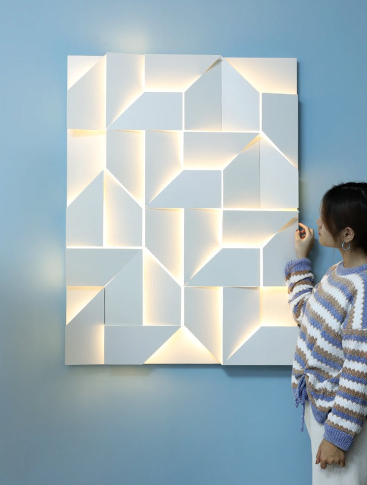 Luminária de parede tridimensional com iluminação suave e design contemporâneo para criar ambientes deslumbrantes.