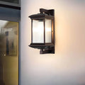 Luminária de parede vintage de exterior com iluminação suave e design clássico inspirado na iluminação dos antigos cafés europeus.