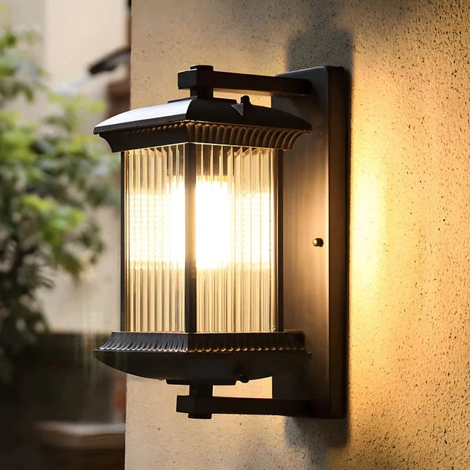 Luminária de parede vintage de exterior com iluminação suave e design clássico inspirado na iluminação dos antigos cafés europeus.