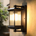 Luminária de parede vintage de exterior com iluminação suave e design clássico inspirado na iluminação dos antigos cafés europeus.