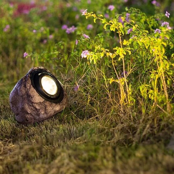 Luminária externa | Iluminação solar em formato de pedra