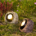 Luminária externa | Iluminação solar em formato de pedra