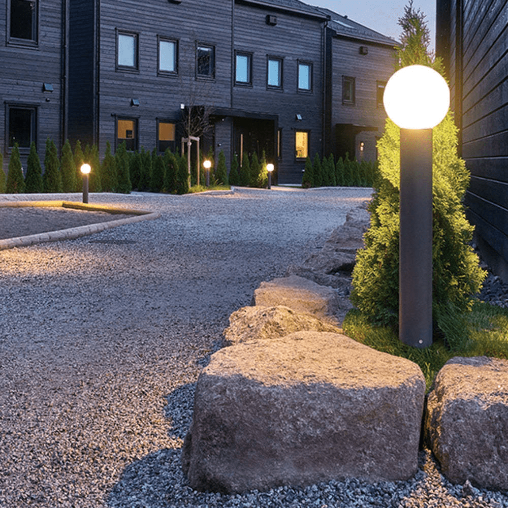 Luminária externa LED Moderna com Design Metálico Preto em Forma de Pena