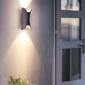 Luminária externa LED em alumínio resistente à água para áreas externas. Preto