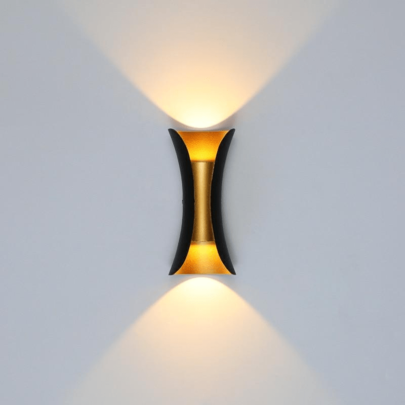 Luminária externa LED em alumínio resistente à água para áreas externas.