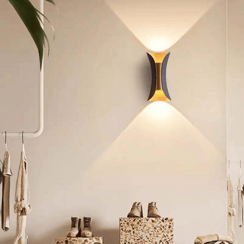 Luminária externa LED em alumínio resistente à água para áreas externas.