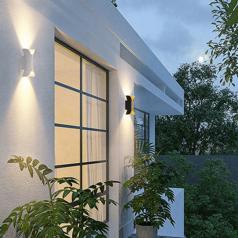 Luminária externa LED em alumínio resistente à água para áreas externas.