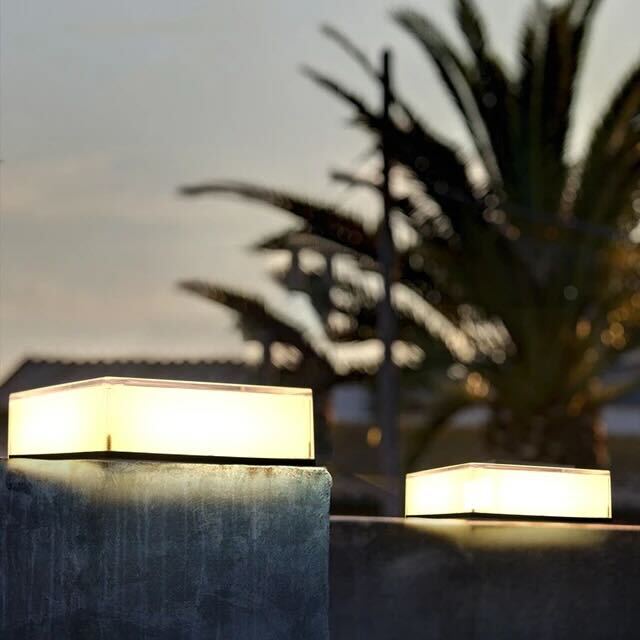Luminária externa Solar Plana