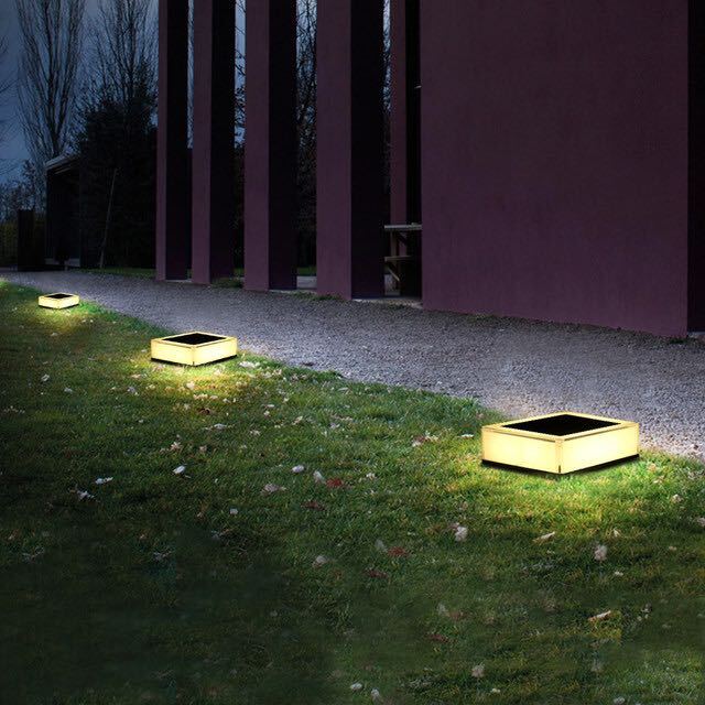 Luminária externa Solar Plana