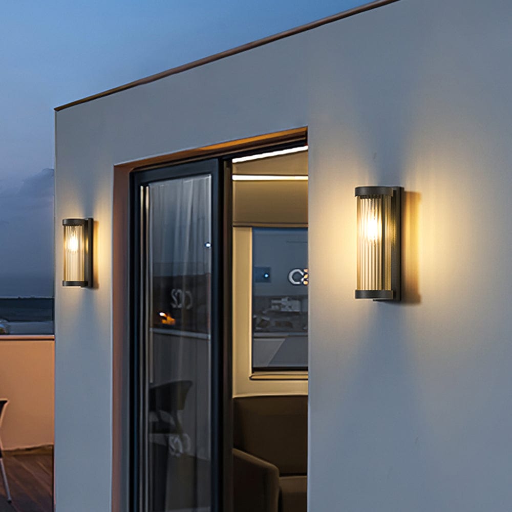 Luminária externa cilíndrica de metal e vidro, resistente à água IP65 com design moderno. 28cm