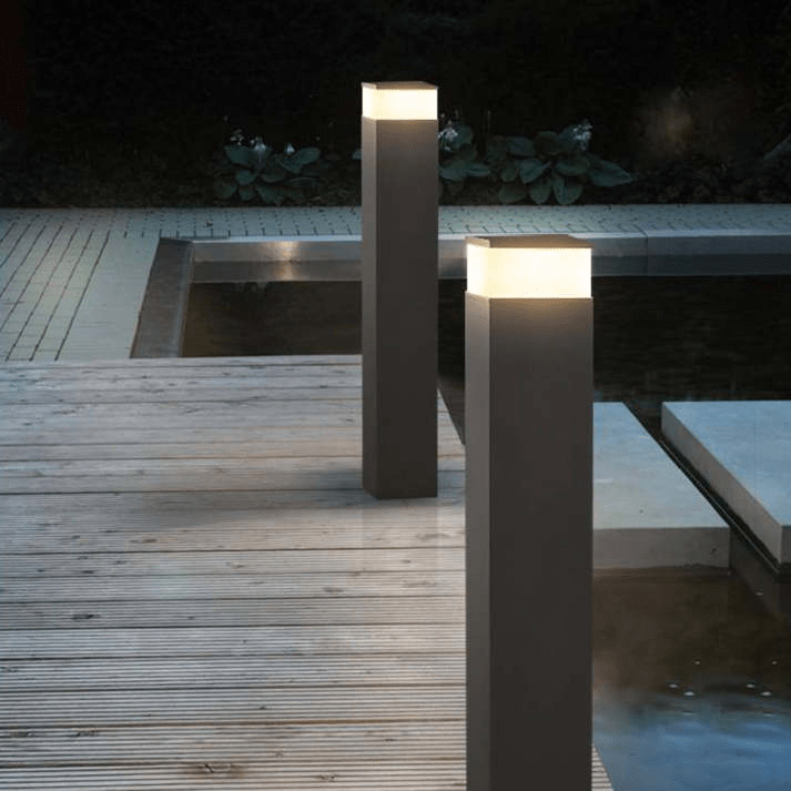 Luminária externa de LED retangular em metal da Orr Industrie Design
